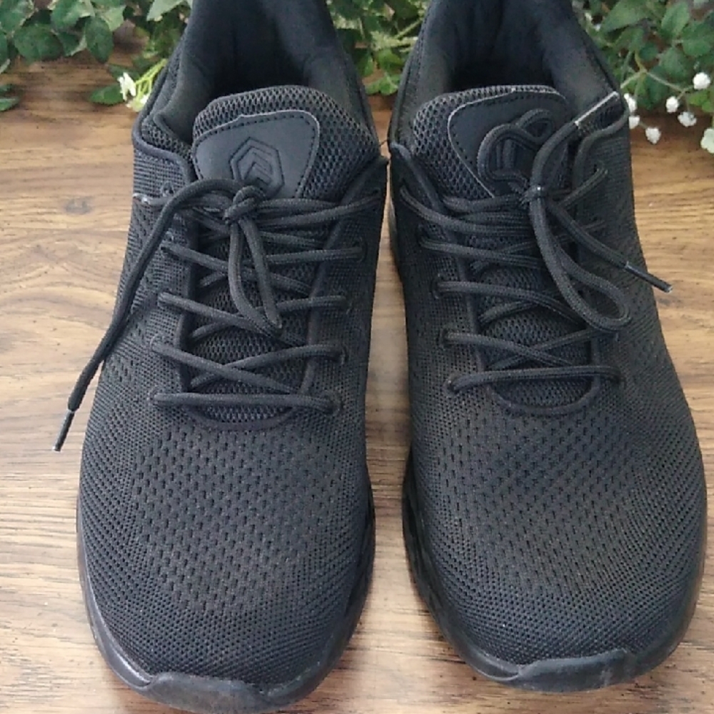 Black Slip Resistant Athletic Men's Shoes Size 9.5